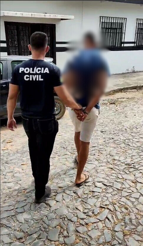 Homem é preso por agredir companheira, em Posse