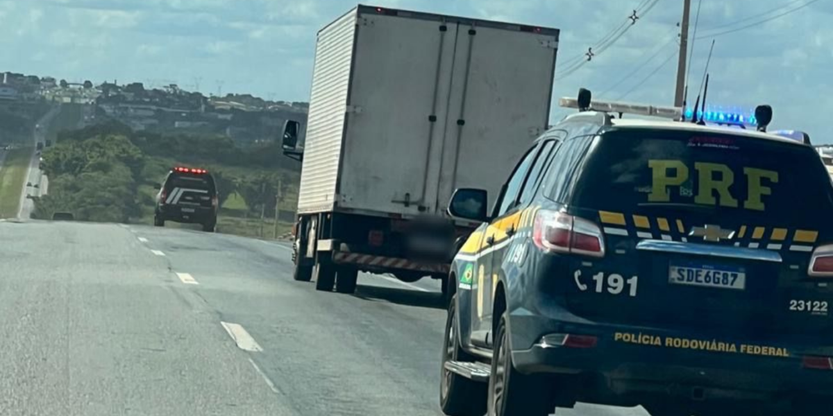 PCGO e PRF apreendem 9º caminhão transportando peças veiculares ilícitas de quase meio milhão de reais