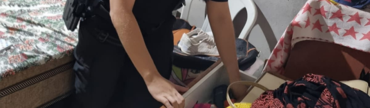 PCGO prende mãe e filho por extorsão qualificada e associação criminosa; outro filho está foragido