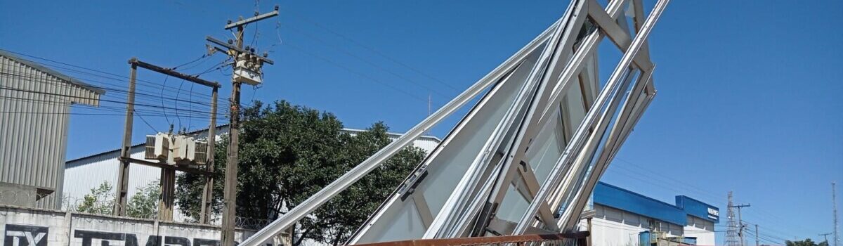 Homem é preso, em flagrante, por furtar e depredar imóvel de companhia pública