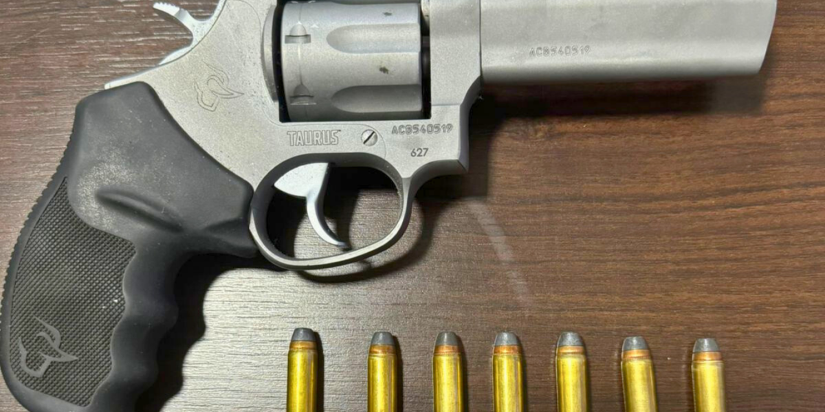 Homem é preso, em flagrante, por porte de arma de fogo, em Aparecida
