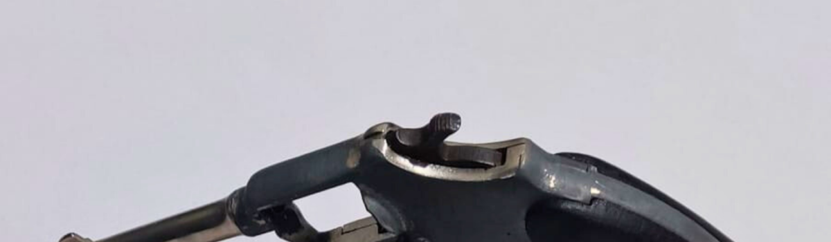 Homem é preso suspeito de posse ilegal de arma de fogo em Ceres