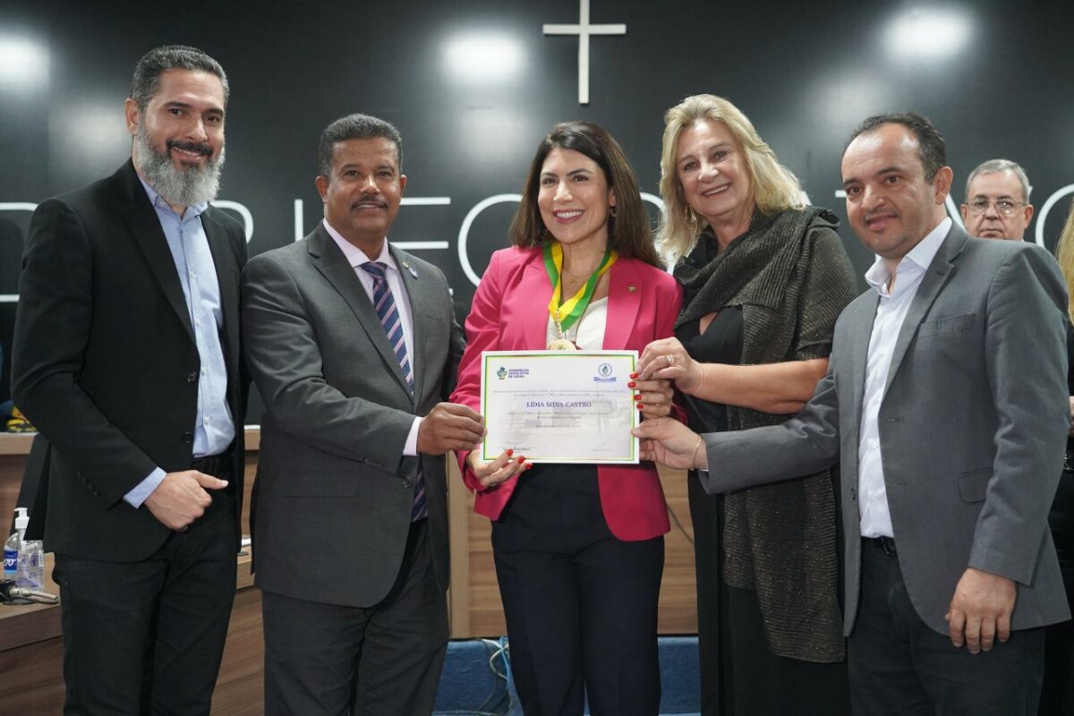 Policiais civis recebem Medalha Pedro Ludovico Teixeira em Valparaíso de Goiás