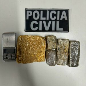 Suspeito é preso por tráfico de drogas, em Trindade