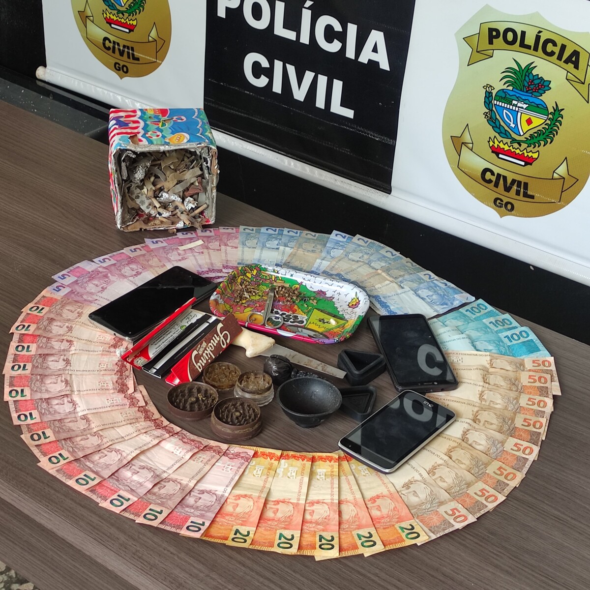Operação Mousetrep – 2ª fase: Dupla é preso por tráfico de drogas e homicídio de entregador, em Posse