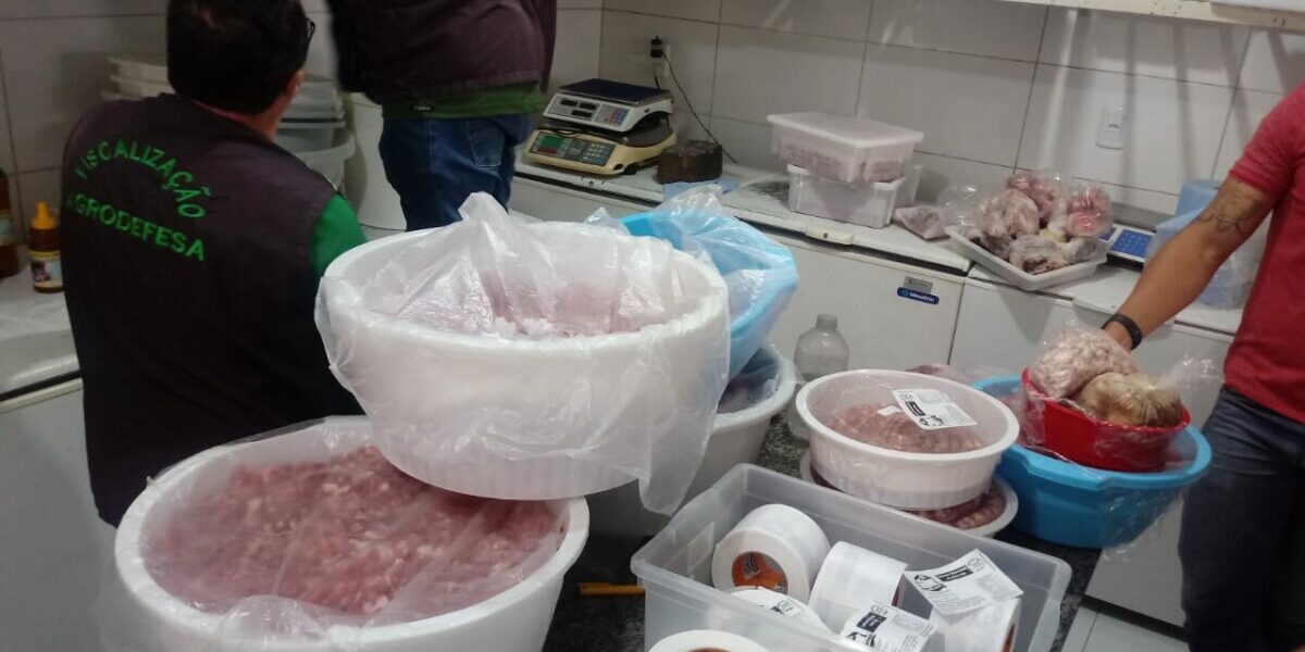 Operação conjunta apreende mais de 200 Kg de produtos em comércio de Trindade