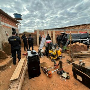 PCGO prende trio por integrar associação criminosa especializada em furto de obras prediais