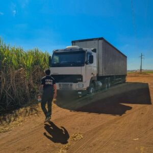 Polícia Civil recupera caminhão alvo de roubo na BR-153