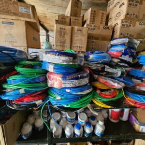 Operação conjunta apreende 70 mil fios elétricos impróprios para uso vendidos em lojas de Goiânia