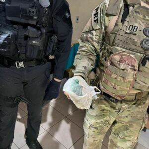 ‘Boca Fechada’: PCGO fecha duas ‘bocas de fumo’ em Anápolis e prende dupla em flagrante por tráfico de drogas