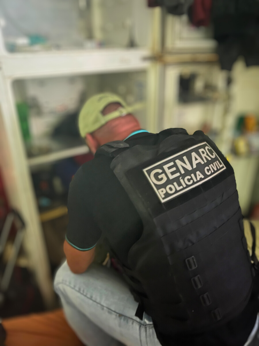 PCGO prende homem por tráfico na posse de diversos tipos de drogas que eram vendidas em Luziânia 24h por dia