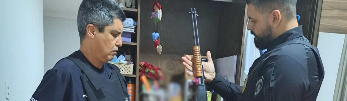 PCGO prende investigado por furtos e apreende arma de fogo e moto irregular