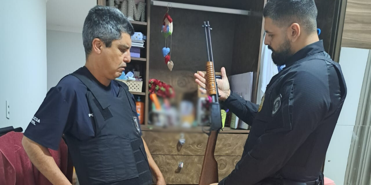 PCGO prende investigado por furtos e apreende arma de fogo e moto irregular