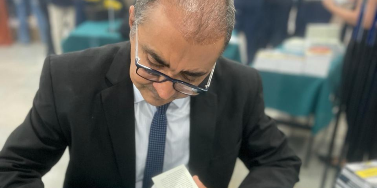 Policial civil lança livro sobre a carteira de identidade nacional e o contexto da migração para o documento único