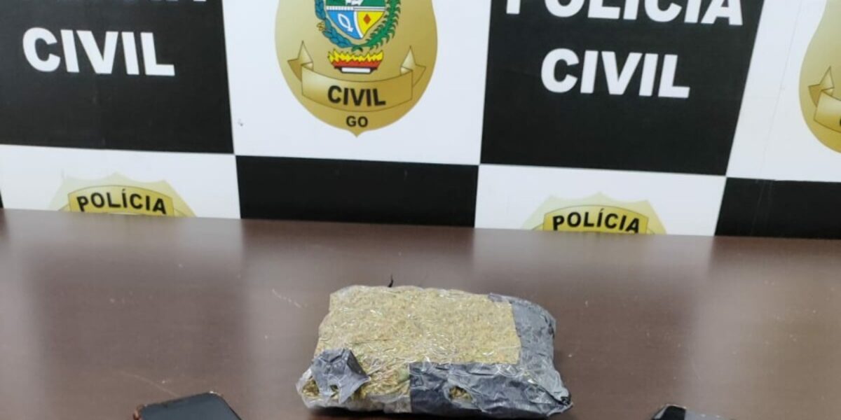 Polícia Civil prende suspeito de tráfico que receberia encomenda com skunk
