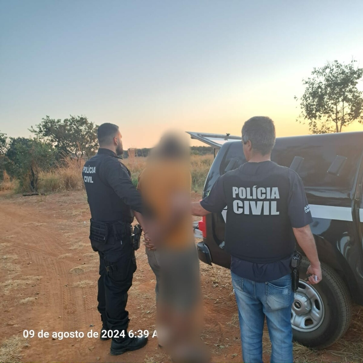 PCGO prende investigado por furtos e apreende arma de fogo e moto irregular