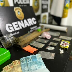 PCGO prende em flagrante casal por traficar drogas perto de escola, em Luziânia