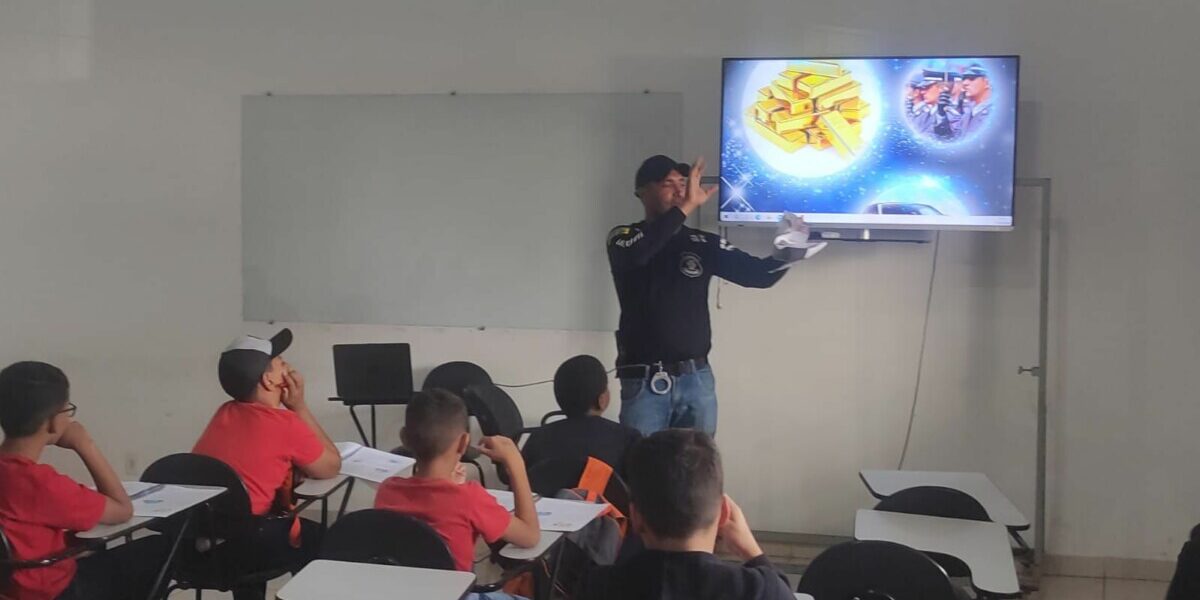 Polícia Civil ministra palestra para Bombeiros Mirins em Mineiros