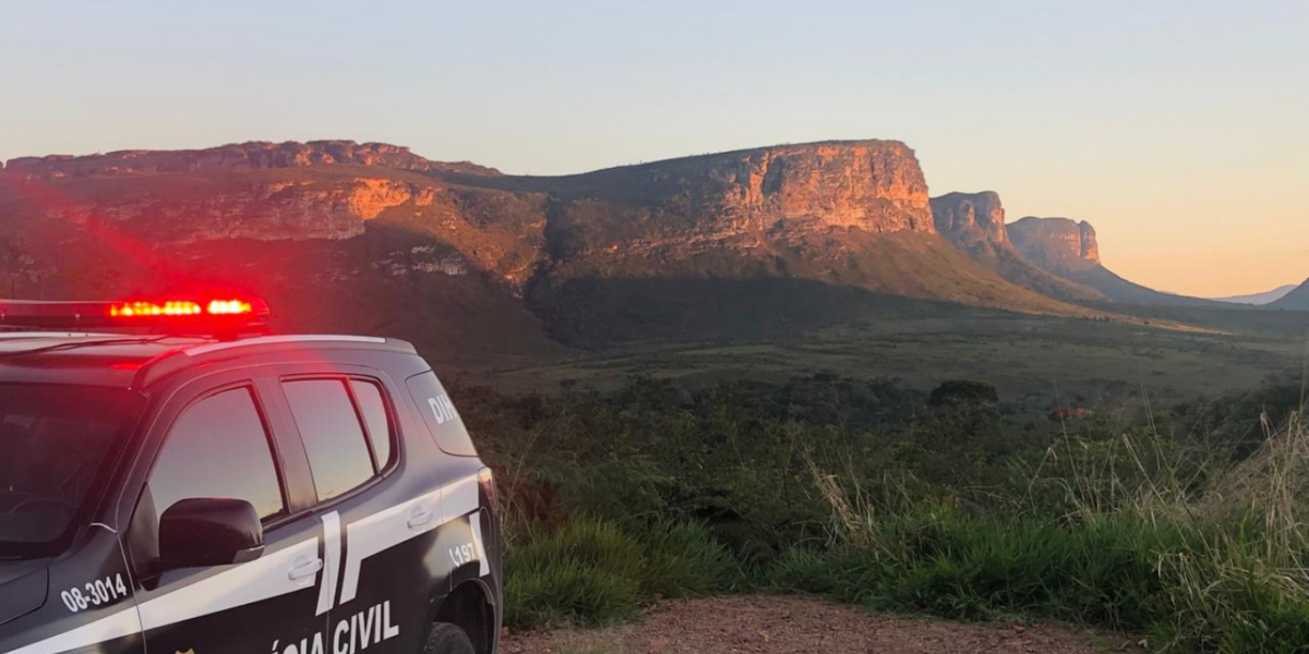 PCGO prende em flagrante dupla em clube, ingerindo bebidas alcóolicas, após matar cachorro a facadas e pauladas em Goiânia