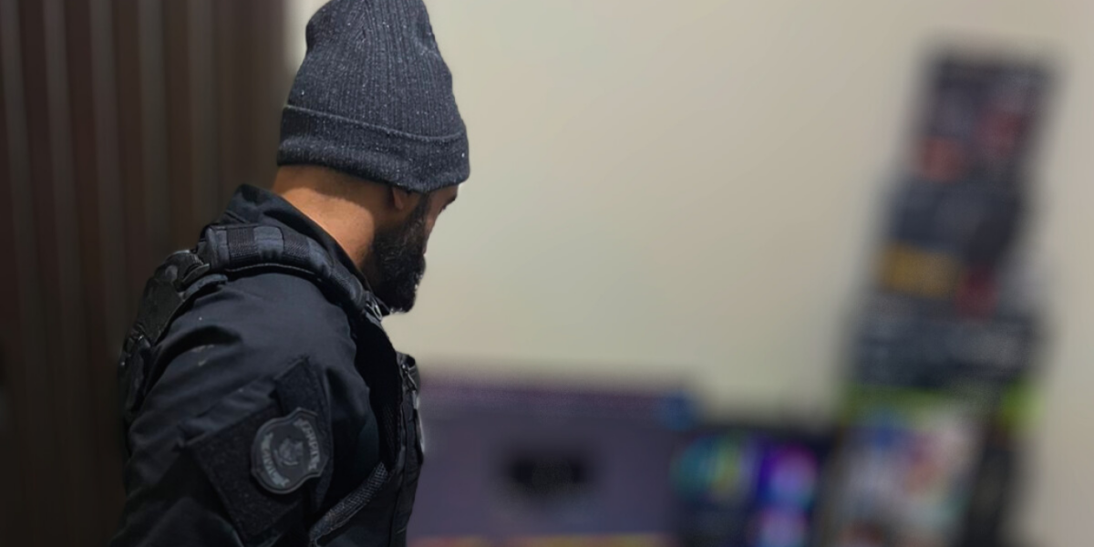 PCGO realiza buscas em casa de investigado por posse de material pornográfico infantil em Aparecida de Goiânia