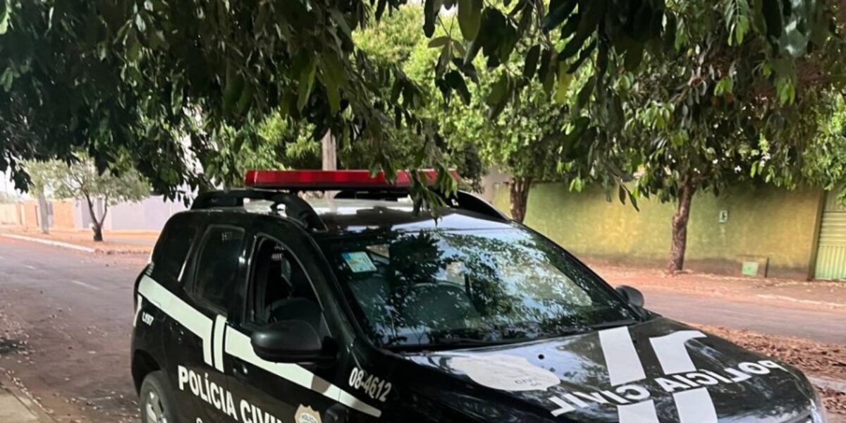 Polícia Civil prende professor, em Novo Brasil, investigado por crimes sexuais praticados contra suas alunas