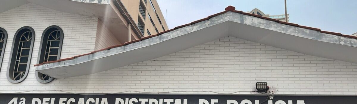 Polícia Civil procura foragida envolvida em crimes de tortura, racismo e extorsões e prende seu ex-funcionário