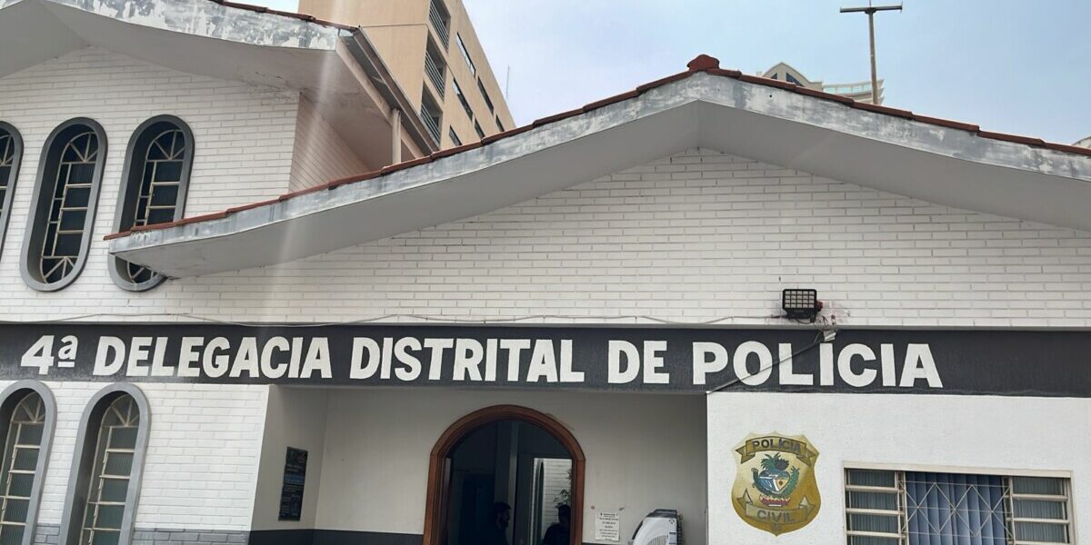 Polícia Civil procura foragida envolvida em crimes de tortura, racismo e extorsões e prende seu ex-funcionário