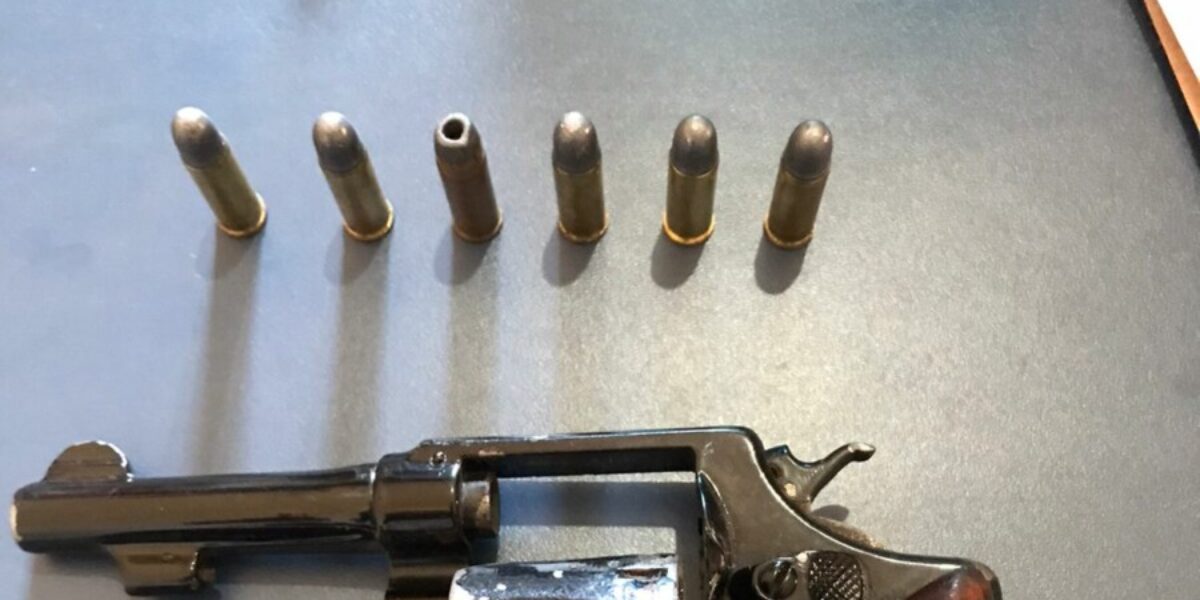 Polícia Civil faz operação em Vicentinópolis, cumpre buscas e localiza arma usada em roubo