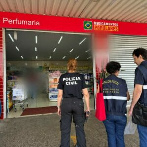 Polícia Civil e Vigilância Sanitária interditam farmácia por crimes contra as relações de consumo
