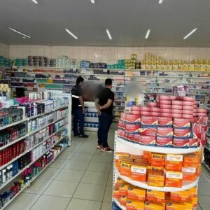 Polícia Civil e Vigilância Sanitária interditam farmácia por crimes contra as relações de consumo