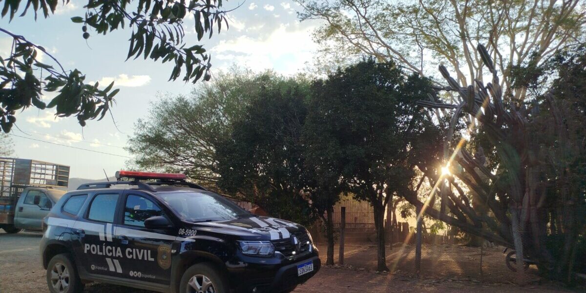 PCGO prende em flagrante dupla por receptação de carga de milho que havia sido desviada