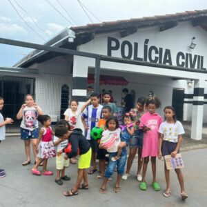 Policiais civis oferecem tarde especia