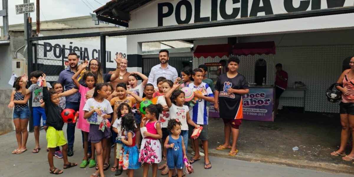 Policiais civis oferecem tarde especial para as crianças da região da 12ª DDP de Goiânia