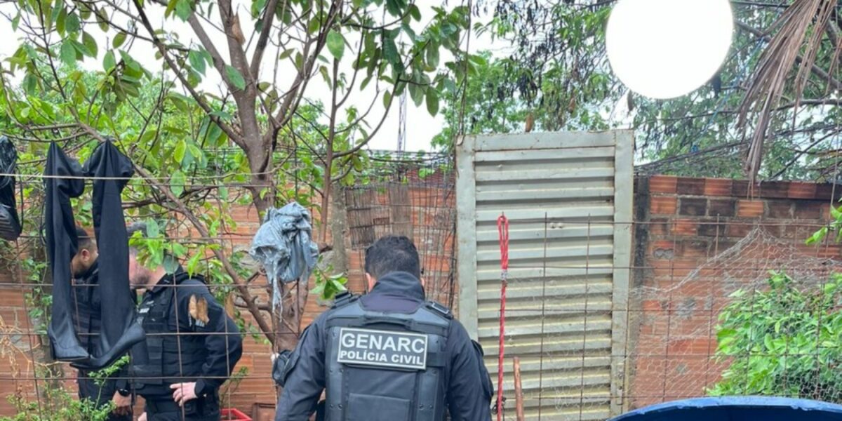 Operação, em Nova Iguaçu de Goiás, prende mulher que enterrou drogas no quintal de casa