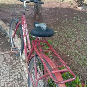 Dois são presos por tráfico de drogas praticado na praça da Prefeitura de Campinorte