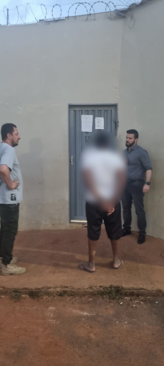 PCGO prende homem que esfaqueou a filha de 9 meses e atentou contra a vida da companheira em Flores de Goiás