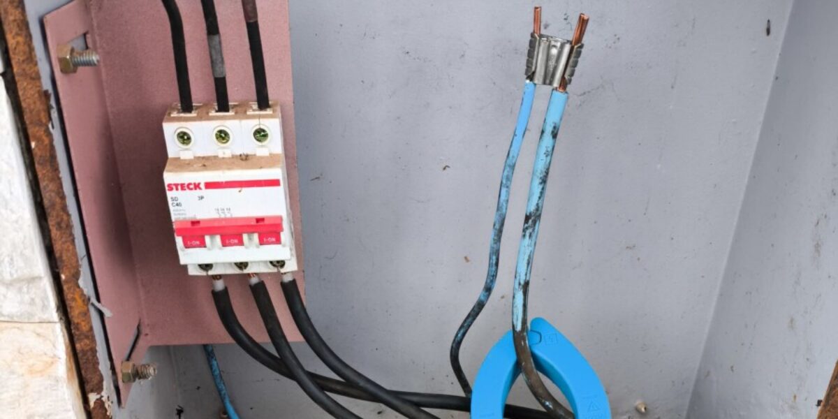Homem é preso em Trindade por furtar energia em casa de alto padrão