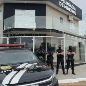 Polícia Civil faz operação em Mineiros e cumpre man
