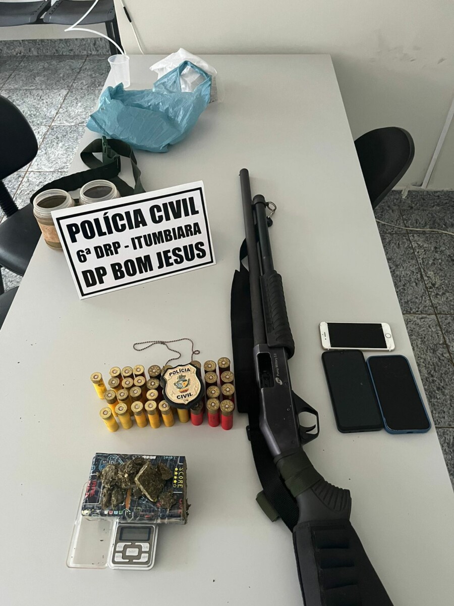 Mulher é presa em flagrante por tráfico de drogas e posse ilegal de arma de fogo