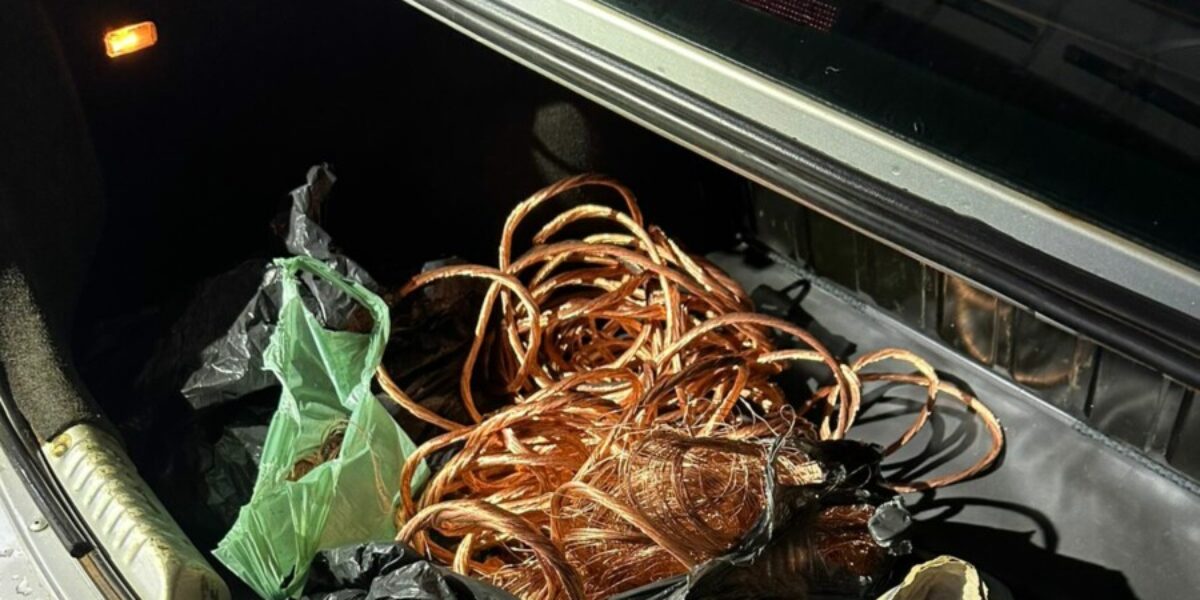 Investigados por furtar fios de energia do estádio de Mara Rosa e receptador são presos em flagrante