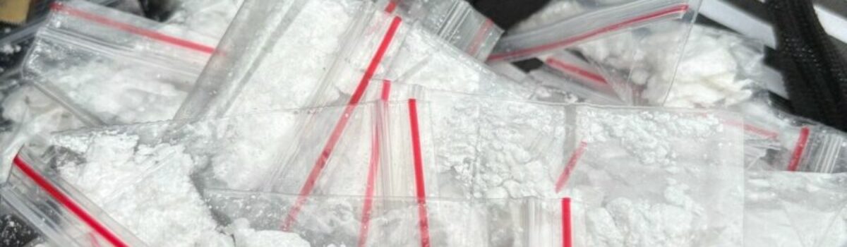 PCGO prende suspeito de cooptar pessoas para o tráfico de drogas