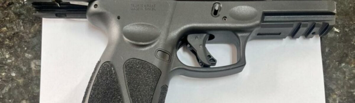 PCGO apreende arma de fogo usada por homem para intimidar mulher, em Anápolis