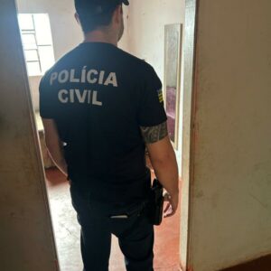 Polícia Civil cumpre mandado judicial e apreende arma de fogo e caça-níqueis em Itumbiara