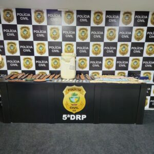 ‘Cutellus’: PCGO apreende grande quantidade de facas artesanais e dinheiro provenientes do tráfico de drogas