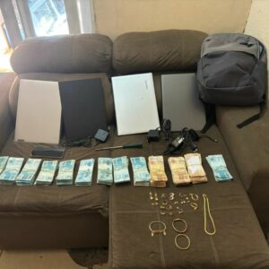 PCGO prende autor de diversos furtos a condomínios de luxo; R$ 122 mil em espécie foi apreendido