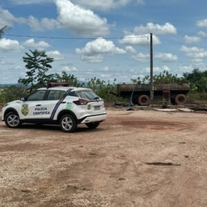 Polícia Civil prende três pessoas em flagrante por crimes ambientais e porte ilegal de arma em frigorífico de Porangatu