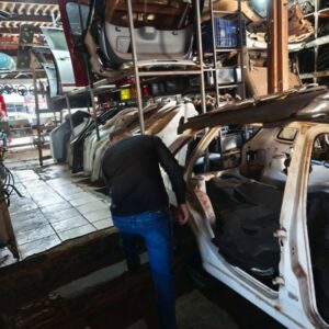 PCGO cumpre mandado de busca em loja suspeita de vender peças veiculares