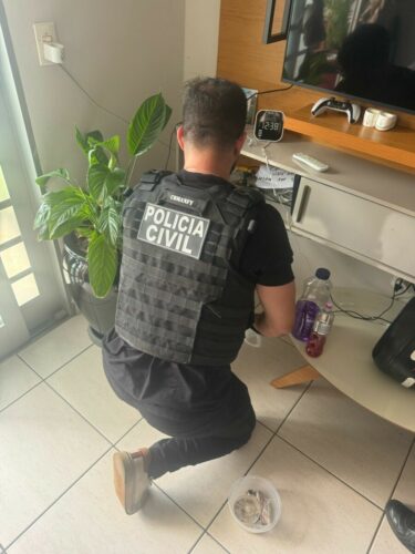 PCGO cumpre mandado de busca, apreende bens e bloqueia valores em investigação de desvio de patrimônio empresarial