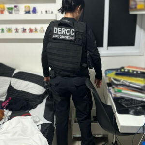 PCGO cumpre mandado de internação provisória e busca e apreensão na casa de menor de idade em Goiânia