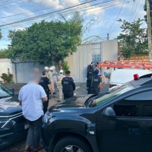 PCGO prende empresário por furtos a empresa de energia elétrica, bloqueia R$ 20 milhões do crime organizado e apreende carros de luxo